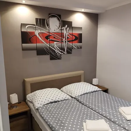 Victorio Vendeghaz Apartment *