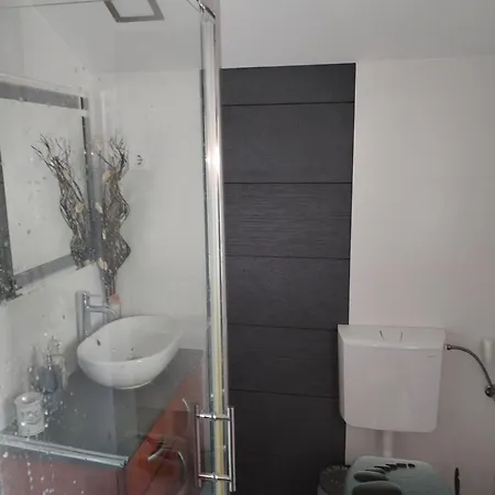 Apartament Victorio Vendeghaz *